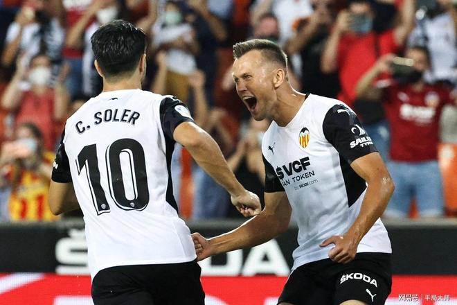 国际米兰迎国王杯关键赛，冲刺阶段调整名单，压力陡增，训练强度明显提升的简单介绍